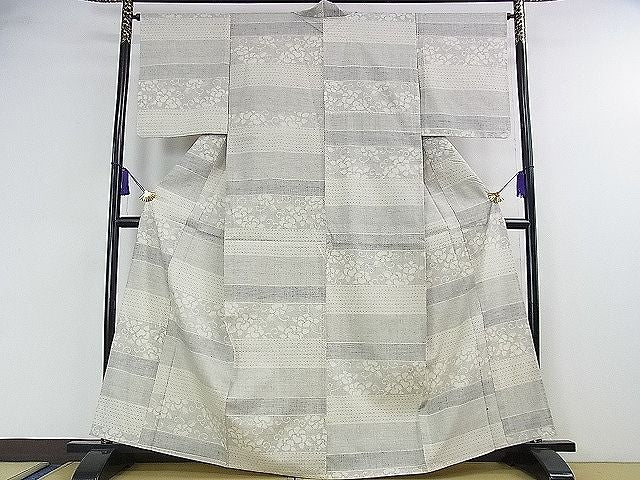 平和屋本店■極上 本場結城紬 重要無形文化財 単衣 100亀甲 花唐草横段文 逸品 未使用 DZAA0605kh4 - 平和屋