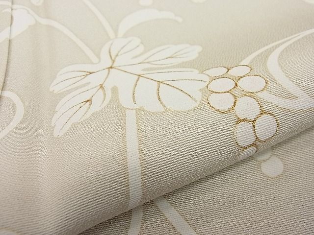 平和屋本店●極上 きもの志麻 岩下志麻ブランド 訪問着 駒刺繍 葡萄唐草文 金彩 白橡色地 パールトーン加工 逸品3s20967