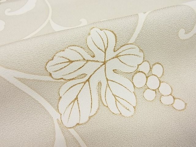 平和屋本店●極上 きもの志麻 岩下志麻ブランド 訪問着 駒刺繍 葡萄唐草文 金彩 白橡色地 パールトーン加工 逸品3s20967