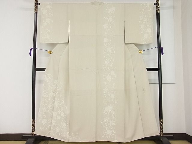 平和屋本店●極上 きもの志麻 岩下志麻ブランド 訪問着 駒刺繍 葡萄唐草文 金彩 白橡色地 パールトーン加工 逸品3s20967