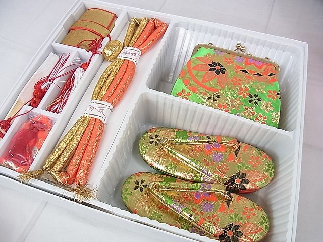 平和屋本店■極上 子供 七五三 女の子 3歳 祝着・襦袢・帯・小物セット 刺繍 花毬文 金糸 逸品 DZAA0093kh4