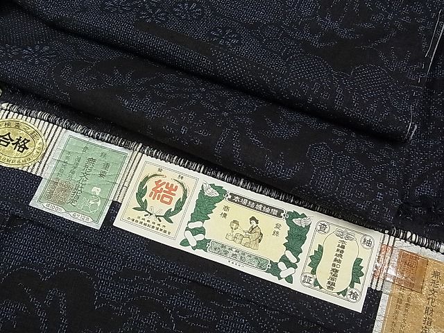 平和屋本店■極上 本場結城紬 重要無形文化財 100亀甲 エ霞雪輪草花文 小倉謹製 証紙付き 逸品 未使用 CYAA0068s4