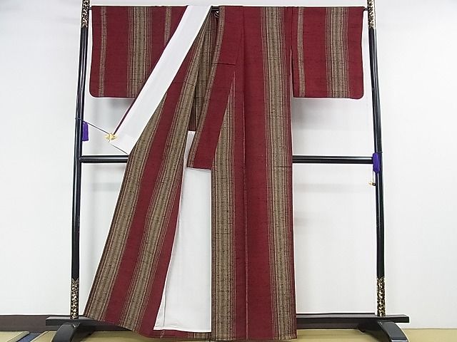 平和屋本店▽希少 伊兵衛織 工芸手織 単衣 臙脂縦縞 たとう紙付き 逸品 DZAA0147kh4