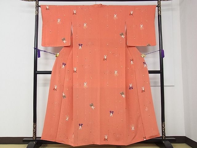 平和屋本店●極上 人形作家・ホリヒロシ 小紋 兎 金彩 鬼しぼ縮緬 鉛丹色地 逸品 CZAA0729s4