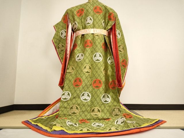平和屋本店●超希少 十二単 丸に三つ柏文 長襦袢 六点セット 金糸 法衣 寺院 仏具 仏教 僧侶 神職 装束 正絹 逸品 KAAA1804kk4