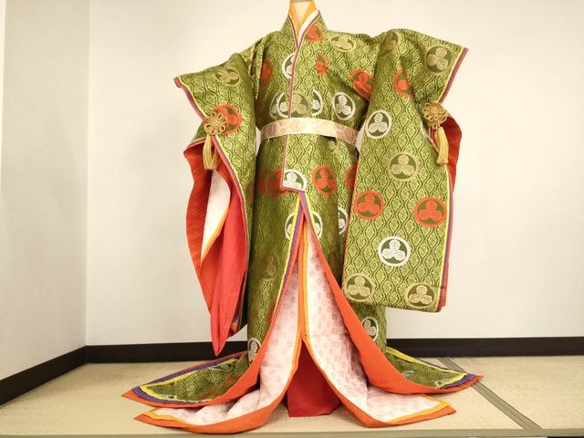平和屋本店●超希少 十二単 丸に三つ柏文 長襦袢 六点セット 金糸 法衣 寺院 仏具 仏教 僧侶 神職 装束 正絹 逸品 KAAA1804kk4