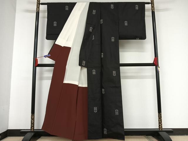 平和屋着物●本場大島紬 地空 7マルキ 椿 黒地 正絹 逸品 AAAT9431np