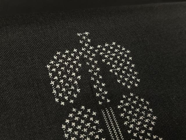 平和屋着物●本場大島紬 地空 7マルキ 椿 黒地 正絹 逸品 AAAT9431np