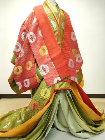 平和屋本店■希少 十二単 唐衣・表着・打衣・五衣 唐織 蝶丸文 逸品 CZAA2521s5