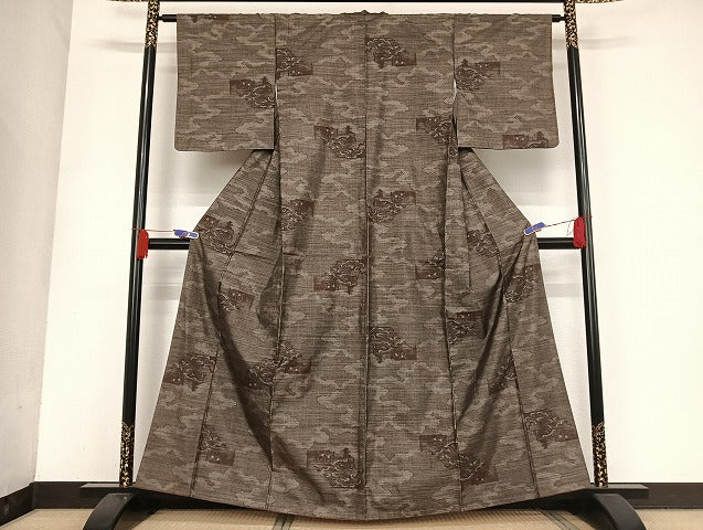 平和屋着物●本場大島紬 9マルキ 色紙人物文 正絹 逸品 AAAU4201np