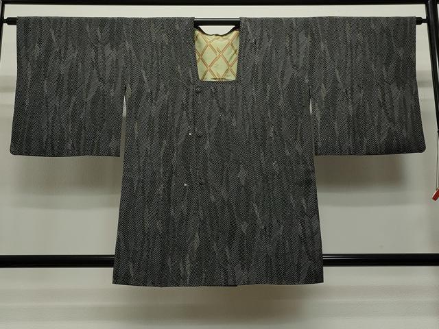 平和屋着物∞道行コート よろけ縞 黒地 正絹 逸品 CAAT5832id