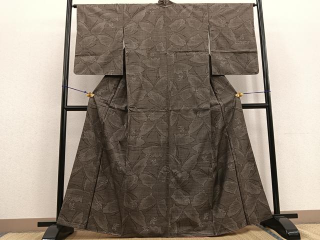 平和屋着物●本場大島紬 9マルキ 舞蝶文 正絹 逸品 BAAU0184gt