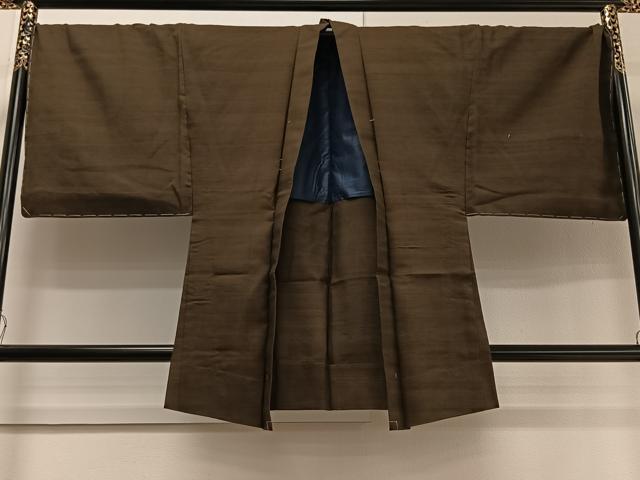 平和屋着物▽男性 単衣 長羽織 紬地 黒茶色 キングサイズ 正絹 逸品 CAAV5656id