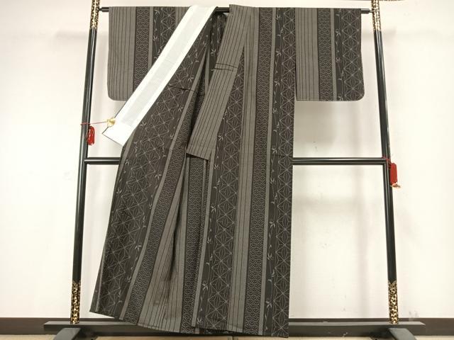 平和屋着物▽本塩沢 単衣 110亀甲 麻の葉間道 黒地 反端付き 正絹 逸品 未使用 AABC0379fy