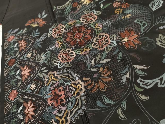 平和屋着物●総刺繍 訪問着 紬地 中国三大刺繍 汕頭刺繍 スワトウ刺繍 更紗正倉院花文 黒地 正絹 逸品 AABE0040cs