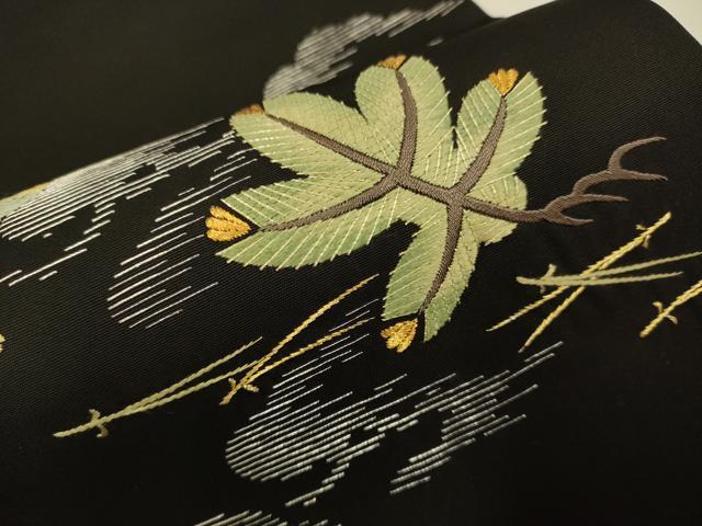 平和屋着物●塩瀬 九寸名古屋帯 駒刺繍 総刺繍 吹き寄せ松文 黒地 金銀糸 正絹 逸品 DABD2037du