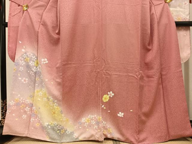 平和屋着物●豪華振袖 駒刺繍 重ね山桜文 暈し染め 金通し地 正絹 逸品 AABG7342ph