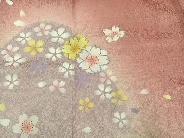 平和屋着物●豪華振袖 駒刺繍 重ね山桜文 暈し染め 金通し地 正絹 逸品 AABG7342ph