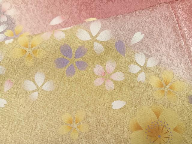 平和屋着物●豪華振袖 駒刺繍 重ね山桜文 暈し染め 金通し地 正絹 逸品 AABG7342ph