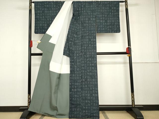 平和屋着物●本場大島紬 カタス9マルキ 格子文字文 正絹 逸品 AABG7885cs
