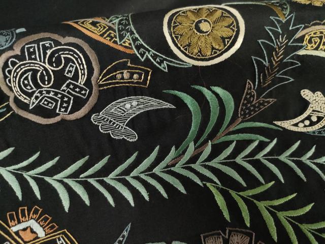 平和屋着物●総刺繍 訪問着 紬地 中国三大刺繍 スワトウ刺繍 汕頭刺繍 相良刺繍 吉祥花唐草文 黒地 金糸 正絹 逸品 AABG7918cs