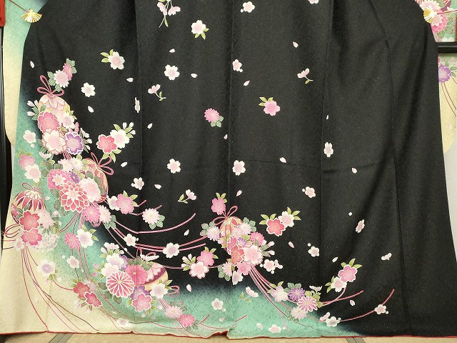 平和屋着物●豪華振袖 花毬文 暈し染め 黒地 金彩 金通し地 正絹 逸品 AABG7930cs