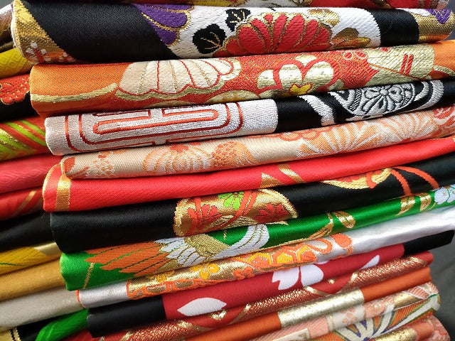 平和屋本店■子供帯 まとめて 35点 鳳凰 鶴 孔雀 蝶 花柄 七宝 楽器 寿字 アンティーク 金銀糸 など 着用可能多数 未使用品あり ppp3514