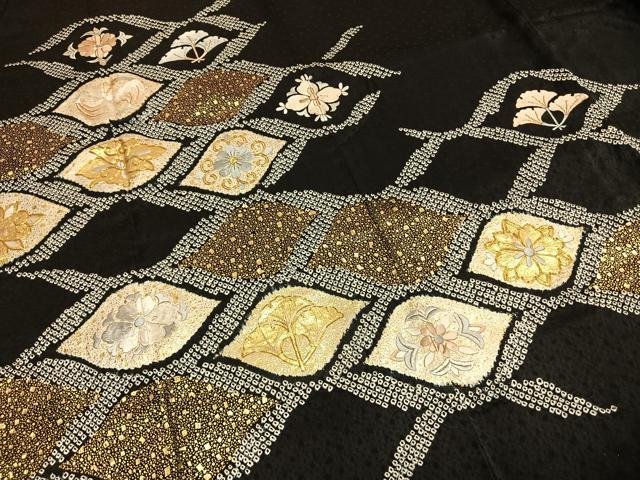 平和屋着物●訪問着 駒刺繍 絞り 草花文 黒地 金糸 金彩 正絹 逸品 AABH0513fy