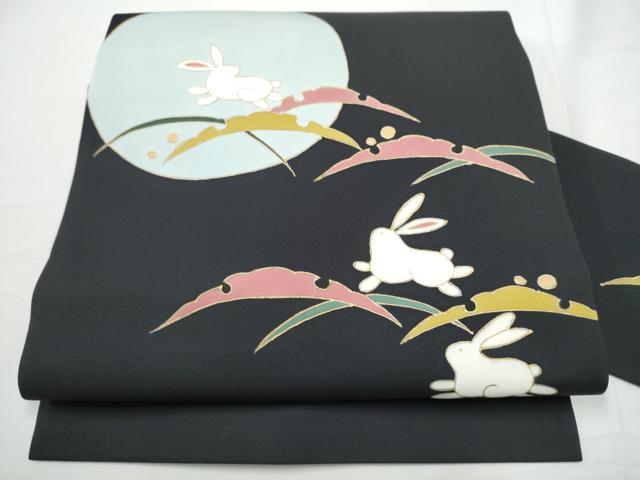 平和屋着物●塩瀬 九寸名古屋帯 満月 兎 雪芝文 黒地 金彩 正絹 逸品 CABE4680hy