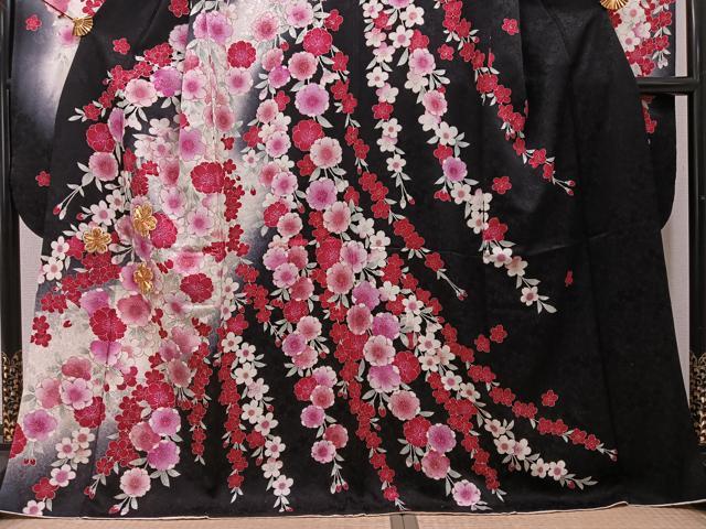 平和屋着物●豪華振袖 駒刺繍 夜桜文 暈し染め 黒地 金彩 正絹 逸品 AABH3859ph