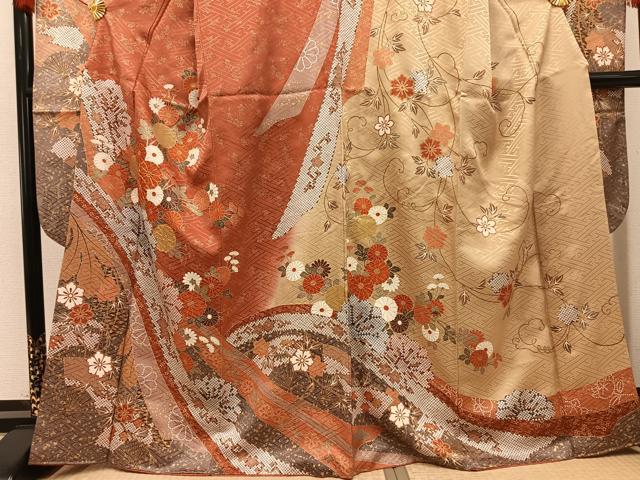 平和屋着物●豪華振袖 駒刺繍 草花文 金彩 正絹 逸品 AABH4086ph
