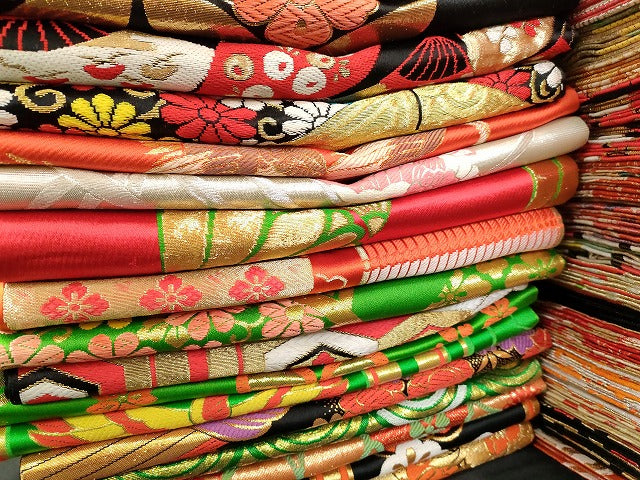 平和屋本店■子供帯 まとめて 35点 鳳凰 鶴 向かい蝶 更紗 花柄 七宝 楽器 アンティーク 金銀糸 など 着用可能多数 未使用品あり ppp3532