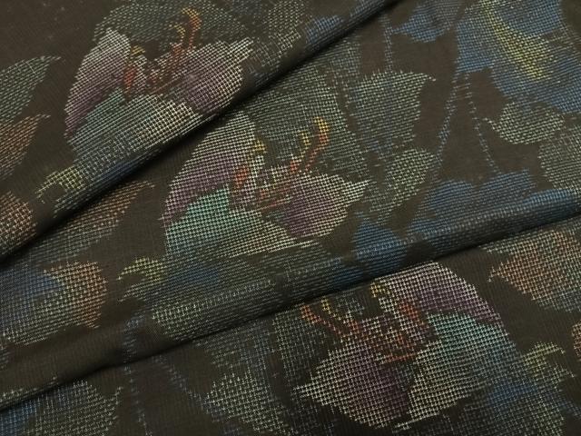 平和屋着物●本場大島紬 カタス7マルキ 草花文 黒地 正絹 逸品 AABI1568fy