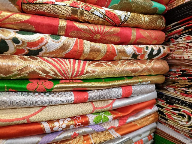 平和屋本店■子供帯 まとめて 35点 向かい鶴 孔雀羽 蝶 花柄 七宝 アンティーク 金銀糸 など 着用可能多数 未使用品あり ppp3813