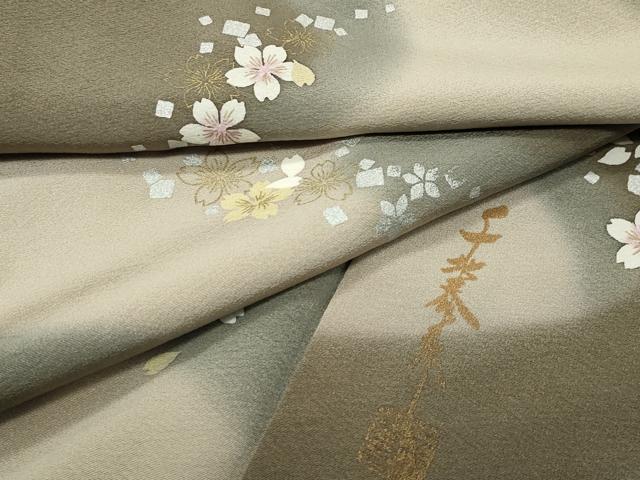平和屋着物●世界的友禅作家 千地泰弘 小紋 舞桜文 金銀彩 正絹 逸品 CABI0449gh