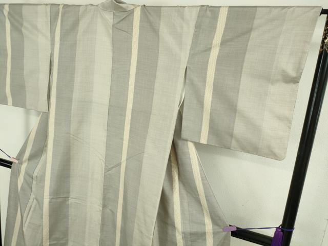 平和屋本店●極上 東郷織物謹製 本場大島紬 白大島 160亀甲 一本駒 手織絣 草木染 梅・五倍子 上代98万 証紙付き 逸品 DZAB2781kh6