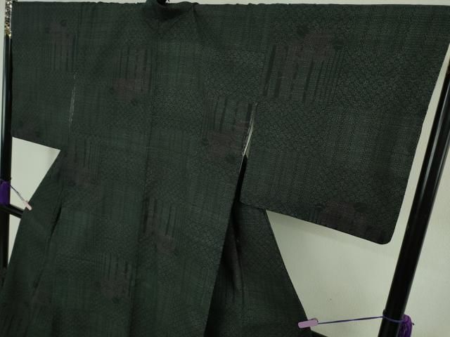 平和屋本店●極上 本場結城紬 重要無形文化財 100亀甲 井上商事謹製 椿 百入茶色地 証紙付き 逸品 DZAB7048kh6