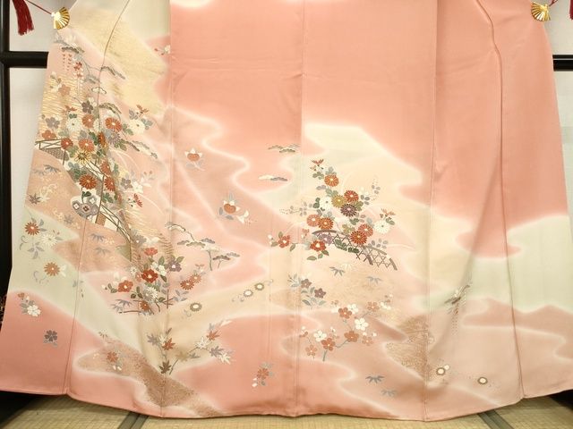 平和屋本店■極上 創業460年・千總 訪問着 駒刺繍 風景花文 暈し染め 金彩 纁色地 正絹 逸品 KAAA1755kk5 - 平和屋