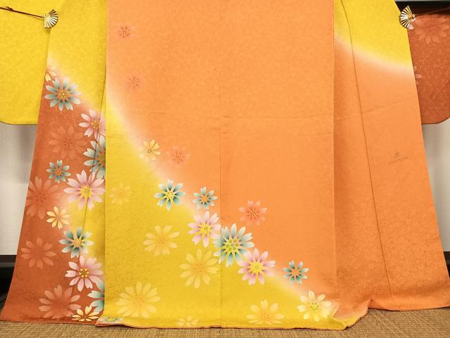 平和屋着物●クレージュ 振袖 舞花文 暈し染め 正絹 逸品 AAAM6004ph