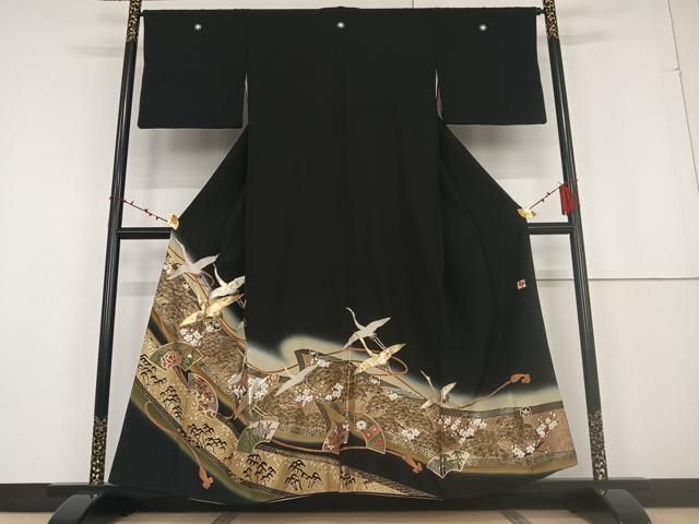 平和屋着物●女優・後藤久美子ブランド 黒留袖 駒刺繍 飛鶴地紙花文 金彩 正絹 逸品 AAAP0164ph