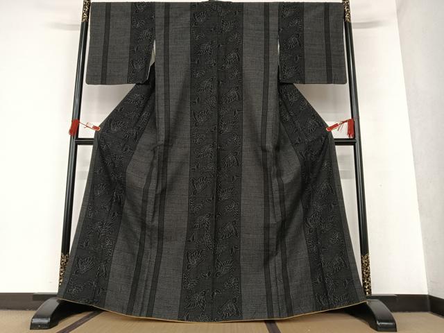 平和屋着物●結城紬 80亀甲 舞蝶間道 黒地 やまと誂製 正絹 逸品 AAAT0648zg