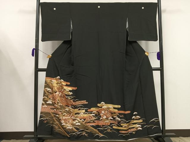 着物 豪華黒留袖 花柄　扇子柄 和柄 正絹 身丈約150 小さめ 着物 豪華黒留袖 花柄 扇子柄 和柄 むく 正絹 身丈約150 小さめ