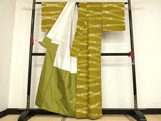平和屋着物●上質な紬 ろうけつ染め 変わり縞 菜種色 正絹 逸品 未使用 AAAU0004np