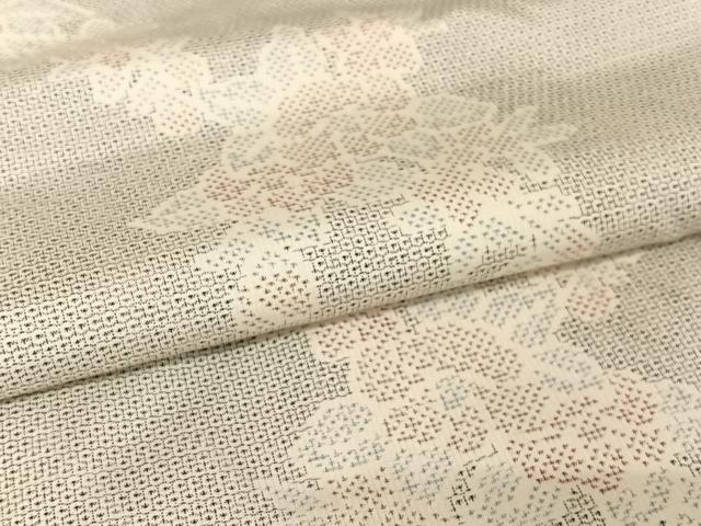 平和屋着物●本場大島紬 白大島 120亀甲 草花文 正絹 逸品 AAAU0116np