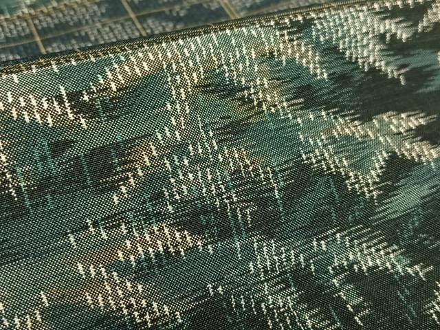 平和屋着物●本場大島紬 7マルキ 総絣 市松笹文 黒地 正絹 逸品 AAAU8212zg