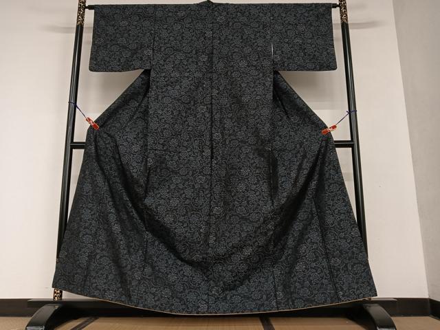 平和屋着物●本場大島紬 花唐草文 黒地 やまと誂製 正絹 逸品 AAAU8262zg