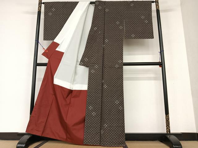 平和屋着物●本場大島紬 純泥染め 7マルキ 手織り 花菱文 証紙付き 正絹 逸品 未使用 AAAU8293zg