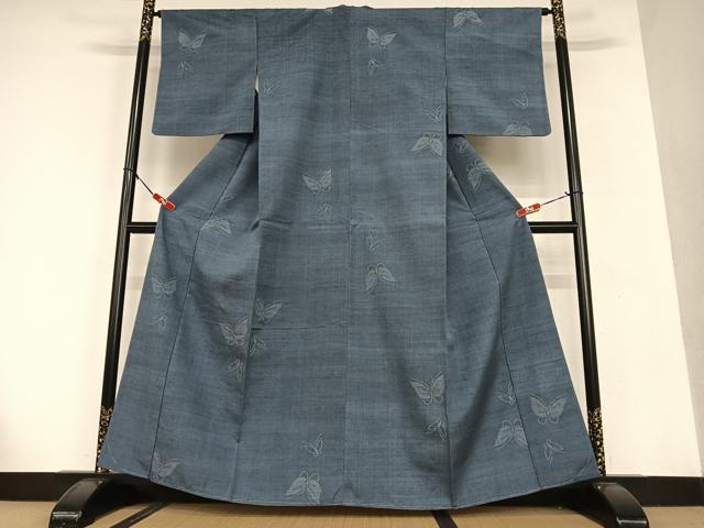平和屋着物●結城紬 100亀甲 飛び亀甲柄 舞蝶文 正絹 逸品 AAAU8340zg