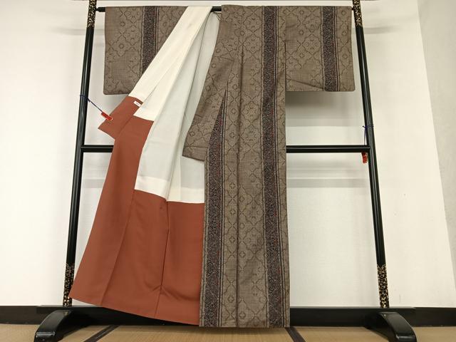 平和屋着物●本場大島紬 泥染め 9マルキ 草花間道 正絹 逸品 AAAU8435zg