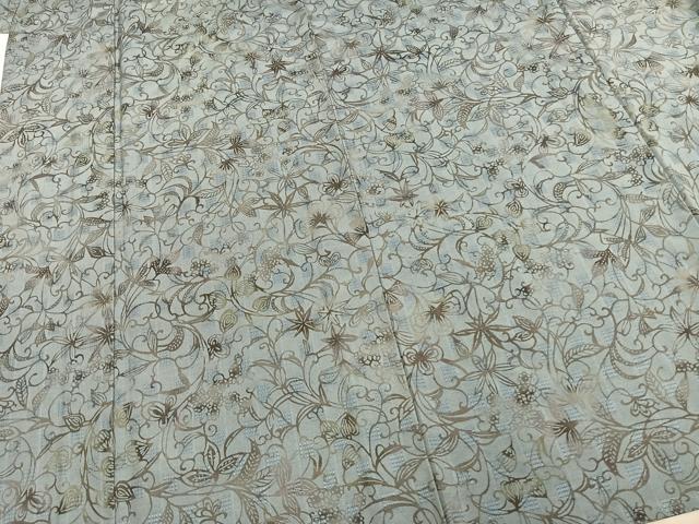 平和屋着物▽創業70余年 あやせ染芸 東京手差し紅型 工芸作家 鈴木洋行 花織紬 単衣 藍染 反端付き 正絹 逸品 AAAV2771fy